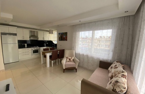 Alanya Apartment | 100 meters to Cleopatra Beach Alanya center. 1-bedroom apartment iwith WiFi, AC