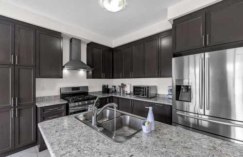 Woodstock House | 100% Privacy ~Bright 4BR ~Office Space ~Peaceful