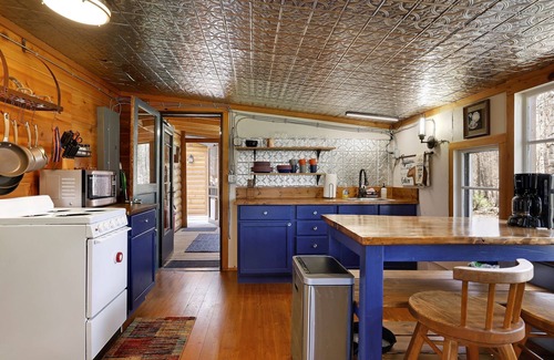 Hackensack Cabin | 100+ Remodeled Log Cabin-lake access-private dock