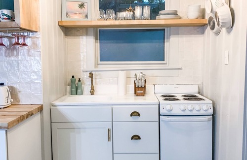 Sunset Beach Cottage | 100 Steps to beach professionally decorated 1/1 Peacock Beach Cabana