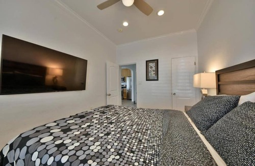 Balboa Peninsula Apartment | 1000#1 Contemporary Home w/Parking, Grill, & AC!