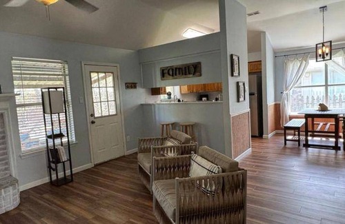 Roanoke House | 1000 m² House ∙ 3 bedrooms ∙ 6 guests