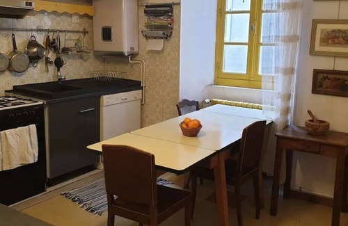 Florac Apartment | 100m² apartment in townhouse in the heart of Florac