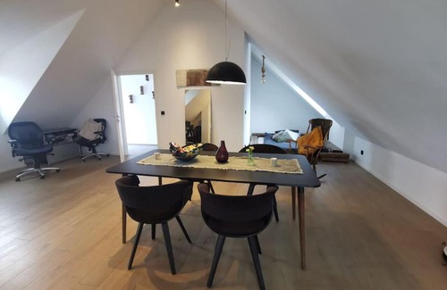 Thuengersheim Apartment | 100m² Office Loft 10 Min von Würzburg Stadtmitte