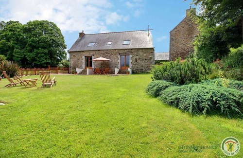 Plouguernevel House | 101 m² Gîte ∙ 2 bedrooms ∙ 4 guests