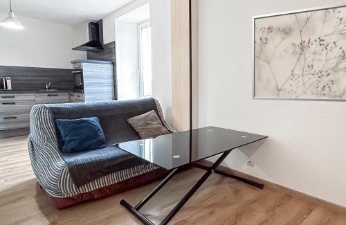 Audincourt Apartment | 102-T2 cosy 2 pers Lumineux Wifi & Parking
