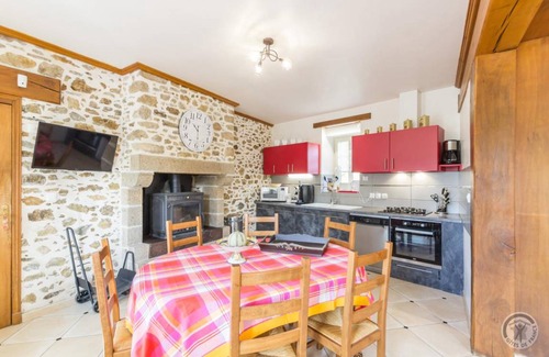 Montsurvent House | 103 m² Gîte ∙ 3 bedrooms ∙ 6 guests