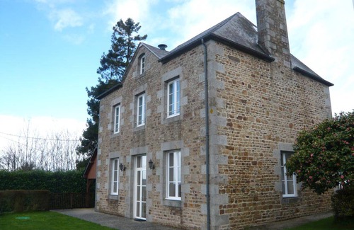 Les Loges-sur-Brecey House | 104 m² Gîte ∙ 4 bedrooms ∙ 10 guests