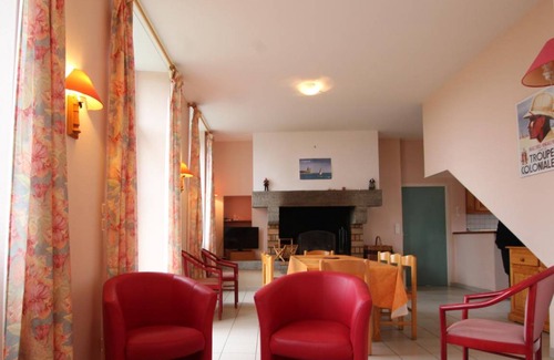 Les Loges-sur-Brecey House | 104 m² Gîte ∙ 4 bedrooms ∙ 10 guests