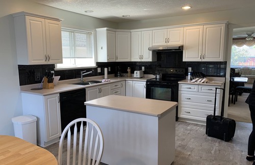 Saanich East Apartment | #105 Gordon Head Rd - 3 Bed Upper Gorgeous Suite
