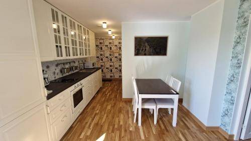 Parnu Apartment | 105 m² Apartment ∙ 3 bedrooms ∙ 8 guests