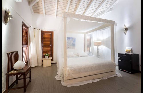 Jan Thiel Villa | 1050 m² Villa ∙ 6 bedrooms ∙ 14 guests