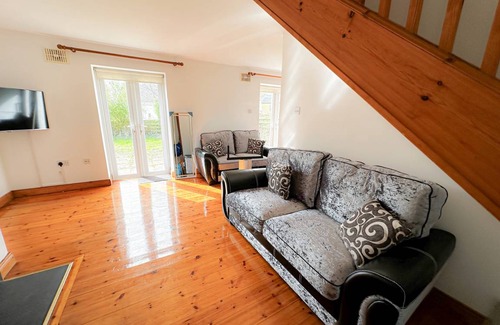 Brittas Bay House | 106 m² House ∙ 3 bedrooms ∙ 6 guests