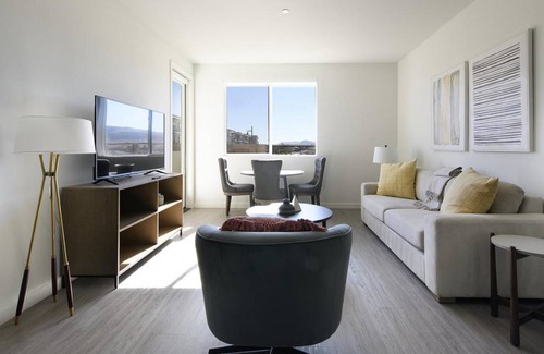 Rhodes Ranch Apartment | 108 m² Apartment ∙ 2 bedrooms ∙ 4 guests