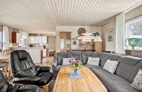 Torup Strand House | 108 m² House ∙ 5 bedrooms ∙ 8 guests