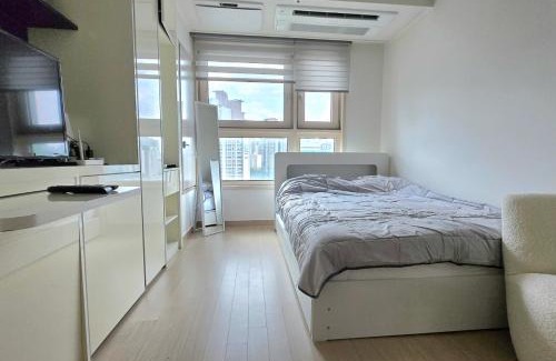 Seolcheon-myeon Apartment | 11-2 Junny house 1 minute from Shin Nonhyeon Station