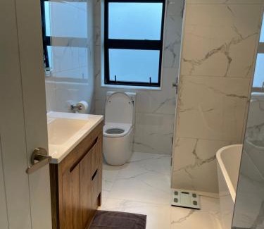 Blockhouse Bay House | 11 A Addison street home stay - room 2