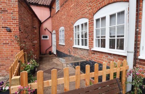 Beccles House | 11 Ballygate