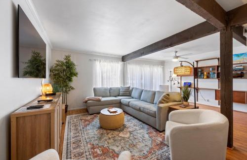 Avalon House | 11 Canyon Terrace by Catalina Island Vacation Rentals