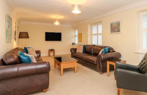 Buxton Apartment | 11 Eagle Parade