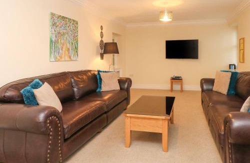 Buxton Apartment | 11 Eagle Parade