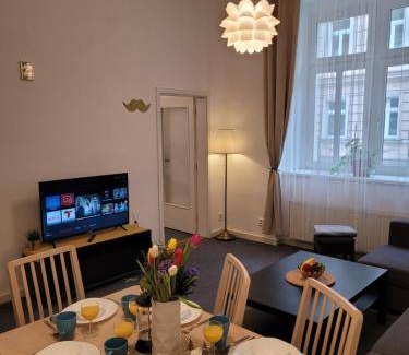 Smichov Apartment | 110 m² Apartment ∙ 3 bedrooms ∙ 8 guests