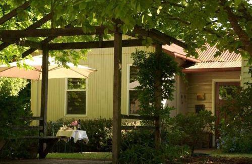 Maintongoon House | 110 m² Farmhouse ∙ 3 bedrooms ∙ 6 guests