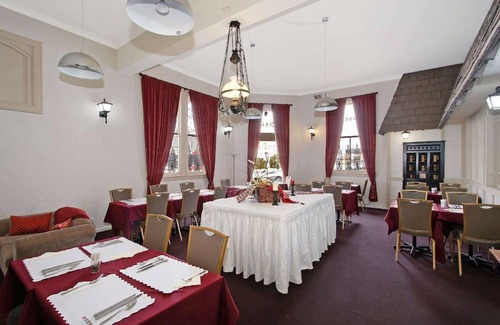 Wagga Wagga Hotel | 110 m² Motel ∙ 6 bedrooms ∙ 127 guests