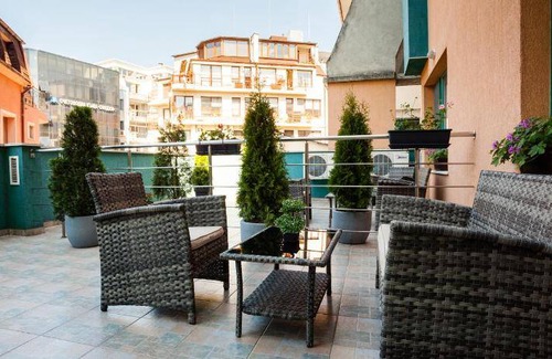 Plovdiv Center Apartment | 110 m² Serviced apartment ∙ 2 bedrooms ∙ 5 guests