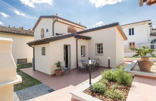 Poggio a Caiano Villa | 110 m² Villa ∙ 2 bedrooms ∙ 4 guests