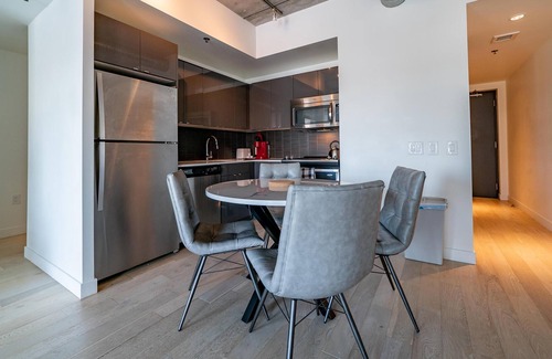 Downtown Winnipeg House | (1102)Downtown Glasshouse Luxury 1 Bdr (311)