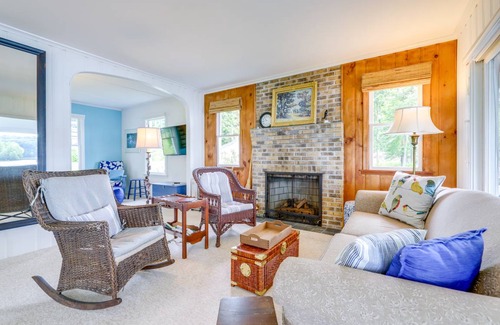 Coventry Lake Cottage | 111 m² Cabin ∙ 3 bedrooms ∙ 6 guests