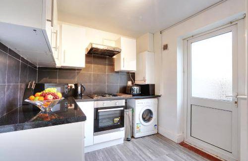 Burnt Oak House | 111 m² House ∙ 2 bedrooms ∙ 6 guests