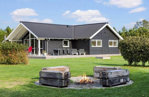 Bratten Strand House | 111 m² House ∙ 4 bedrooms ∙ 8 guests