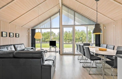 Bratten Strand House | 111 m² House ∙ 4 bedrooms ∙ 8 guests