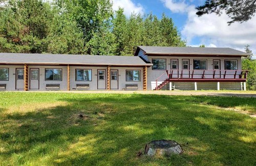 Whycocomagh Hotel | 111 m² Motel ∙ 3 bedrooms ∙ 10 guests