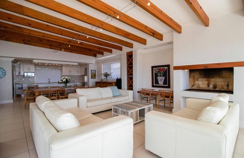 De Kelders House | 111 Memories | Coastal Calm & Contemporary Comfort in De Kelders