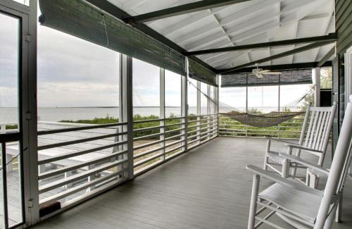 Sullivan's Island House | 1111 Middle Street by AvantStay Charming Historic Cottage Featured in Dear John Movie Beach Access