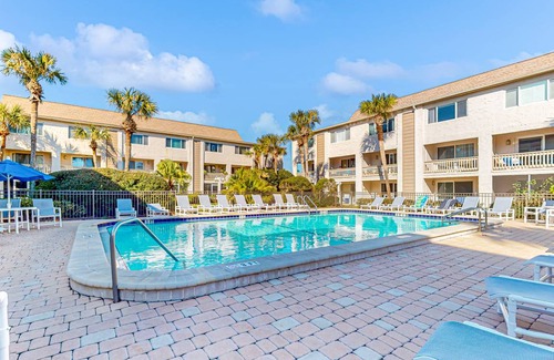 Crescent Beach Condo | 112 m² Condo ∙ 2 bedrooms ∙ 6 guests