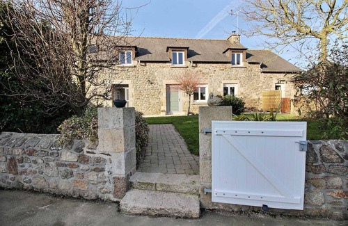 Saint-Igneuc House | 112 m² Gîte ∙ 3 bedrooms ∙ 6 guests