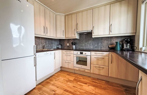Florø House | 112 m² House ∙ 1 bedroom ∙ 6 guests