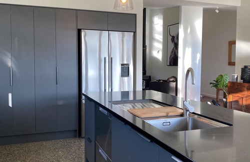Wakefield House | 112 The Hangar - Luxury Accomodation