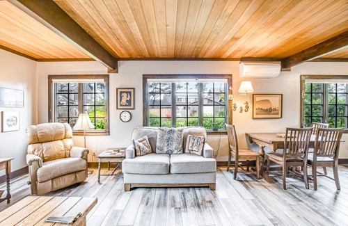 Downtown Cannon Beach Cabin | 113 m² Cabin ∙ 2 bedrooms ∙ 6 guests