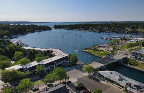 Charlevoix House | 115 Edgewater Inn