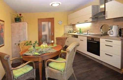 Aidhausen Apartment | 115qm große Ferienwohnung mit Balkon und großzügigem Gästegarten