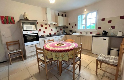 Esquiule House | 117 m² Gîte ∙ 3 bedrooms ∙ 6 guests