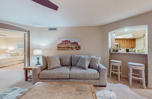 South Scottsdale Condo | 117 m² Condo ∙ 2 bedrooms ∙ 4 guests