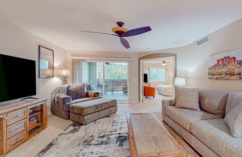 South Scottsdale Condo | 117 m² Condo ∙ 2 bedrooms ∙ 4 guests