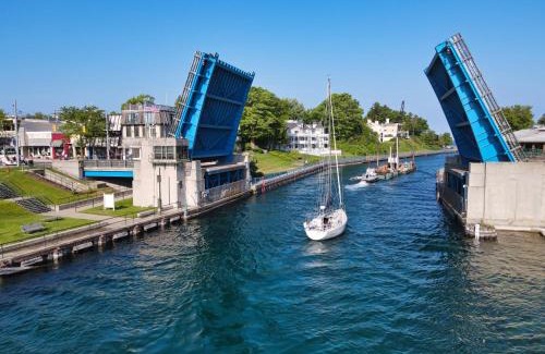 Charlevoix House | 117A Edgewater Inn Condo