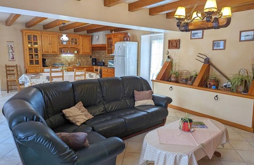 Saint-Genis-d'Hiersac Cottage | 118 m² Cabin ∙ 3 bedrooms ∙ 5 guests